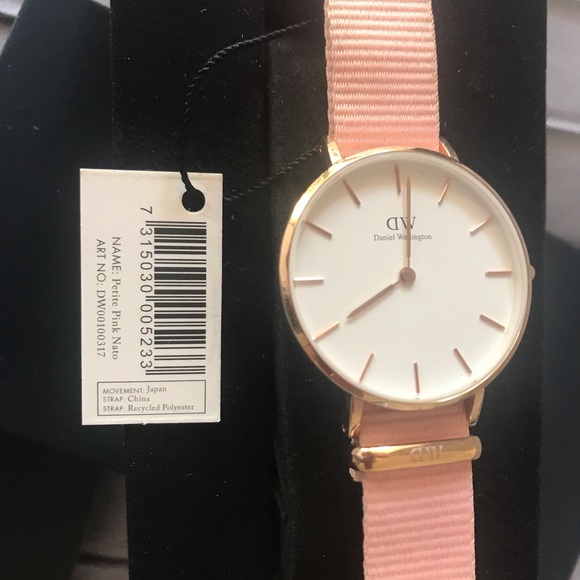 Daniel Wellington Rose Gold and White Watch 28mm - Picture 5 of 6